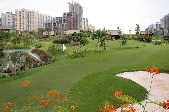Villas with golf course view in Noida